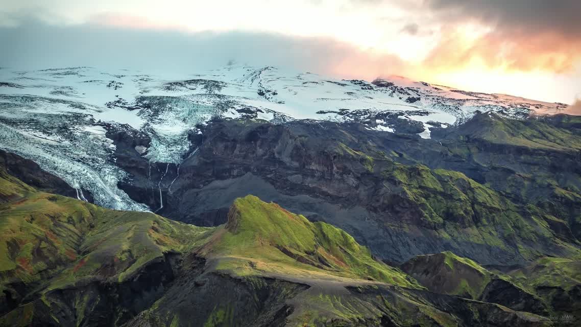 Icelandic Highlands in Aerial. Конвертирован в HLS